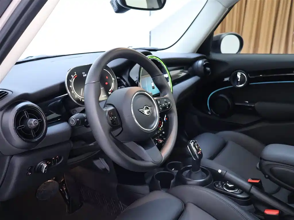 MINI 2023 1.5T COOPER Artist Five-Door Edition купить на сайте DeffCars