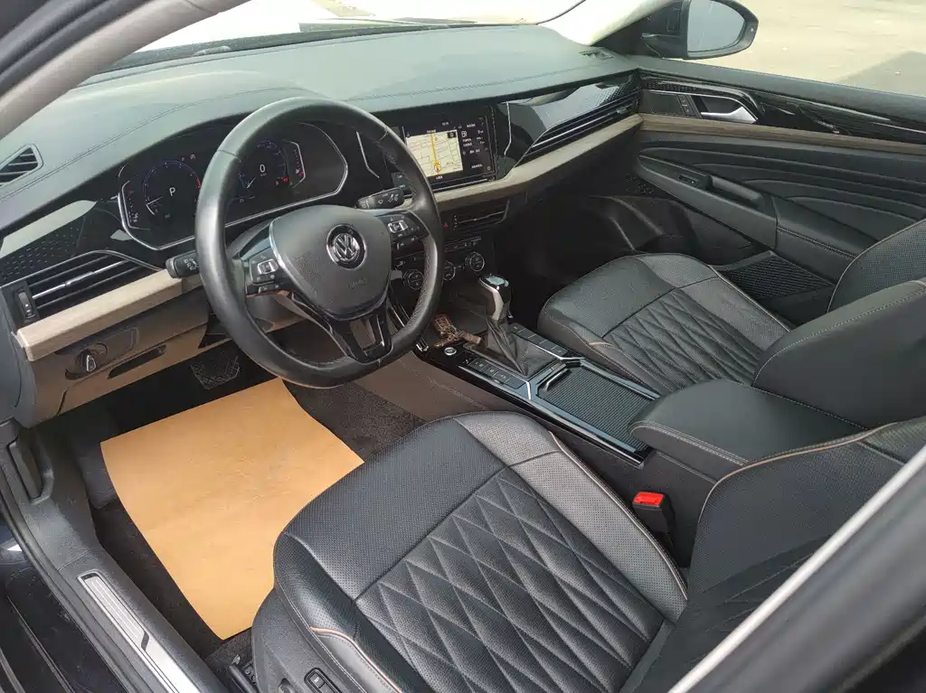 Passat 2019 330TSI Deluxe Edition National VI купить на сайте DeffCars