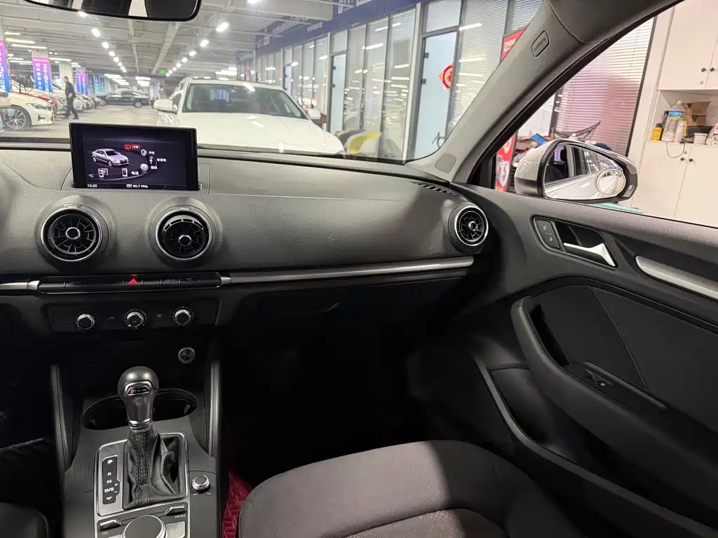 Audi A3 2018 30th Anniversary Limousine 35 TFSI Enterprising купить на сайте DeffCars