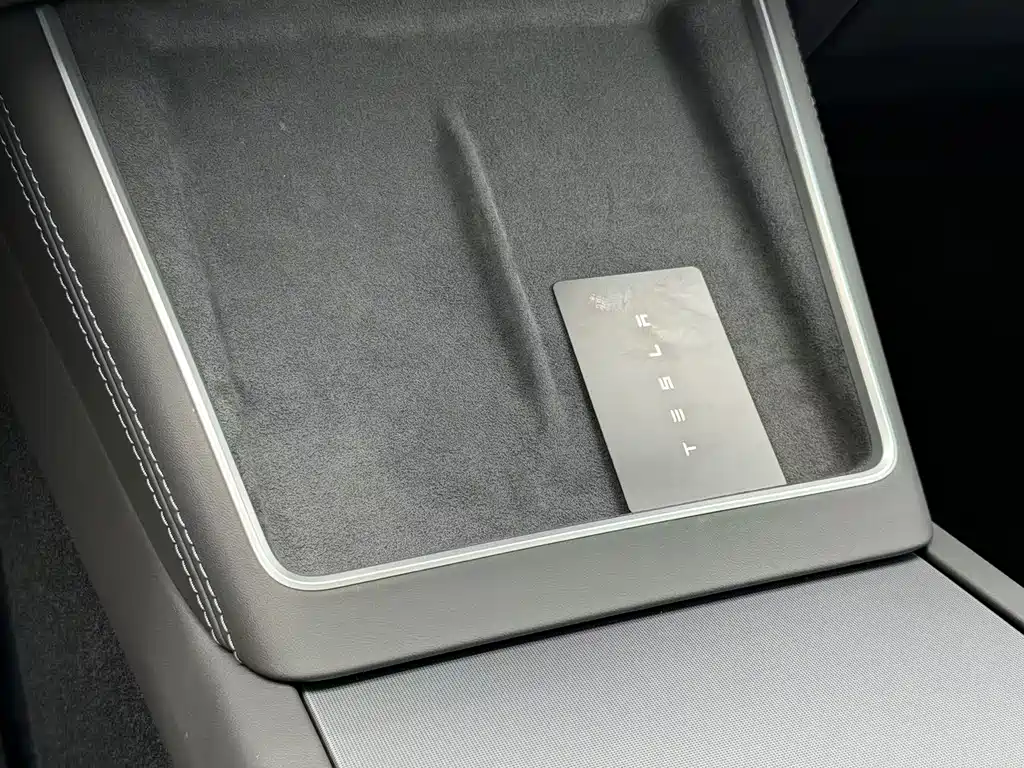 Model Y 2026 rear-wheel drive version купить на сайте DeffCars