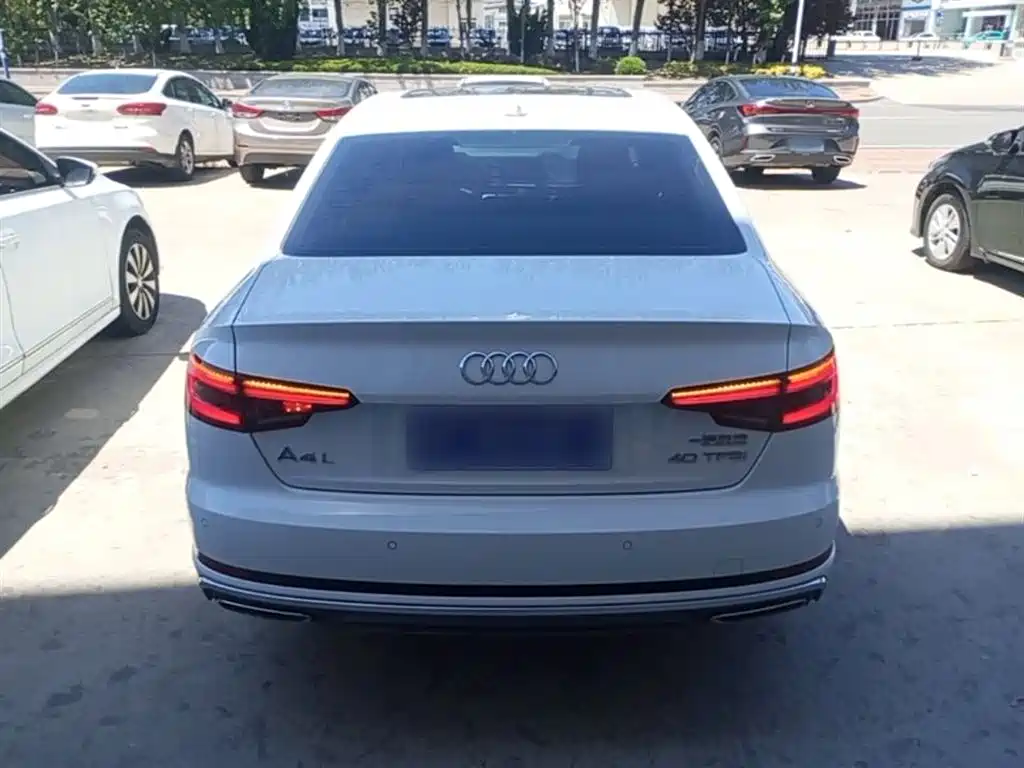 Audi A4L 2019 40 TFSI Fashion Type National VI купить на сайте DeffCars