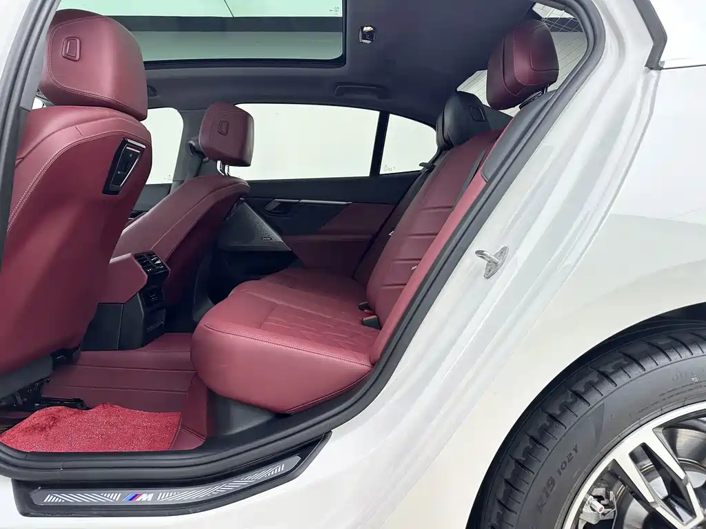 BMW 5 Series 2024 530Li Leading M Sports Package купить на сайте DeffCars