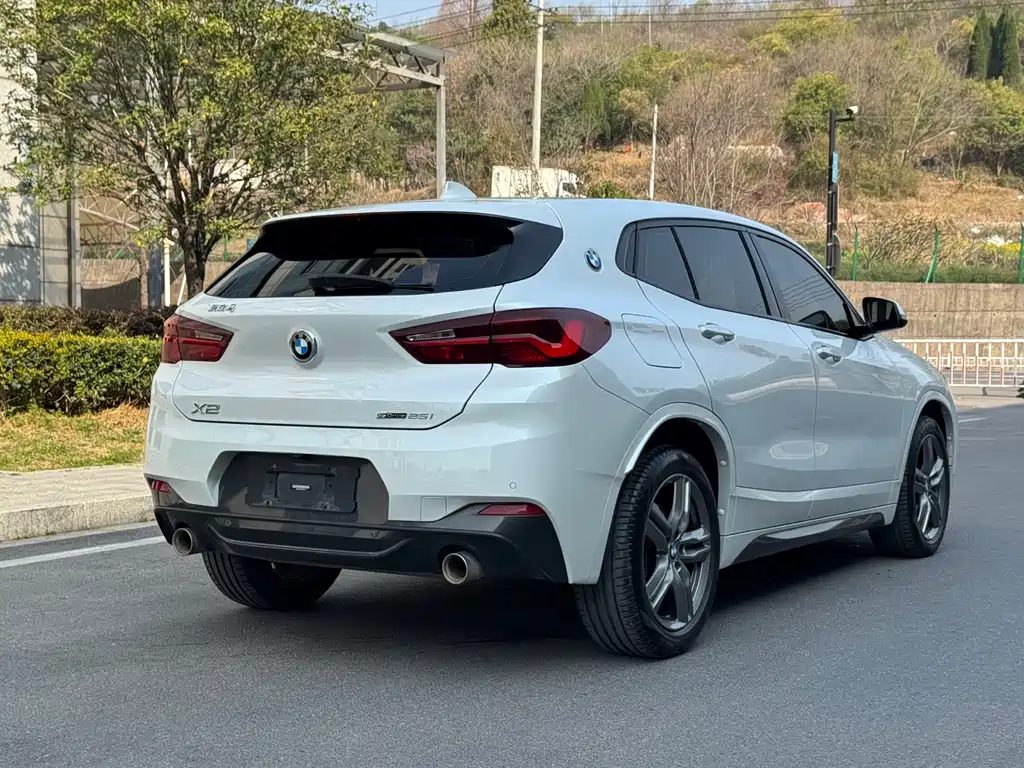 BMW X2 2021 sDrive25i leading M sports package купить на сайте DeffCars