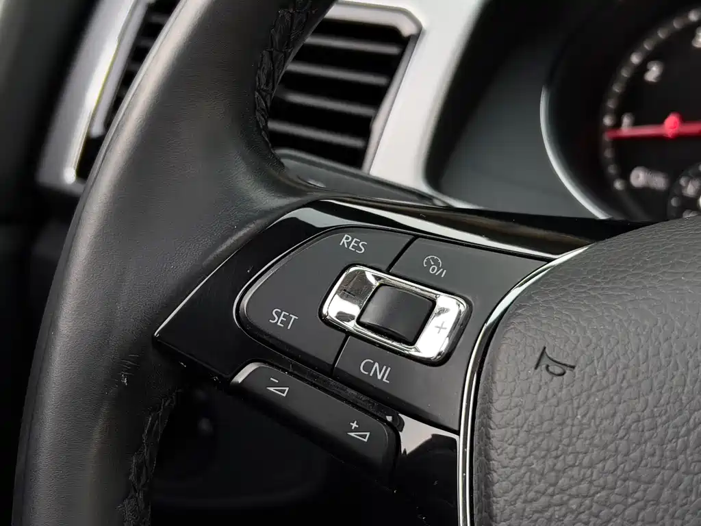 Touron 2017 380TSI four-wheel drive luxury version купить на сайте DeffCars