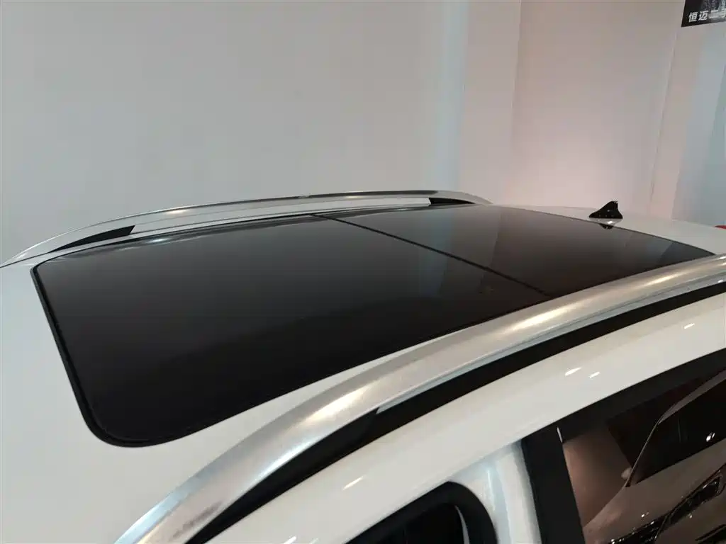 Roewe RX3 2018 1.6L Manual Internet Smart Edition купить на сайте DeffCars