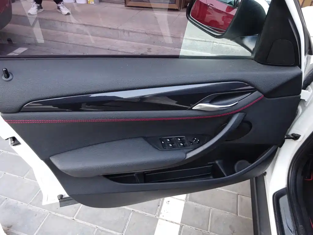 BMW X1 2013 sDrive18i Sports Design Package купить на сайте DeffCars
