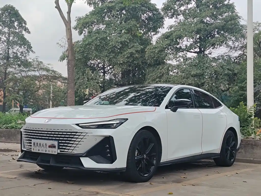 Changan UNI-V 2023 1.5T premium model купить на сайте DeffCars