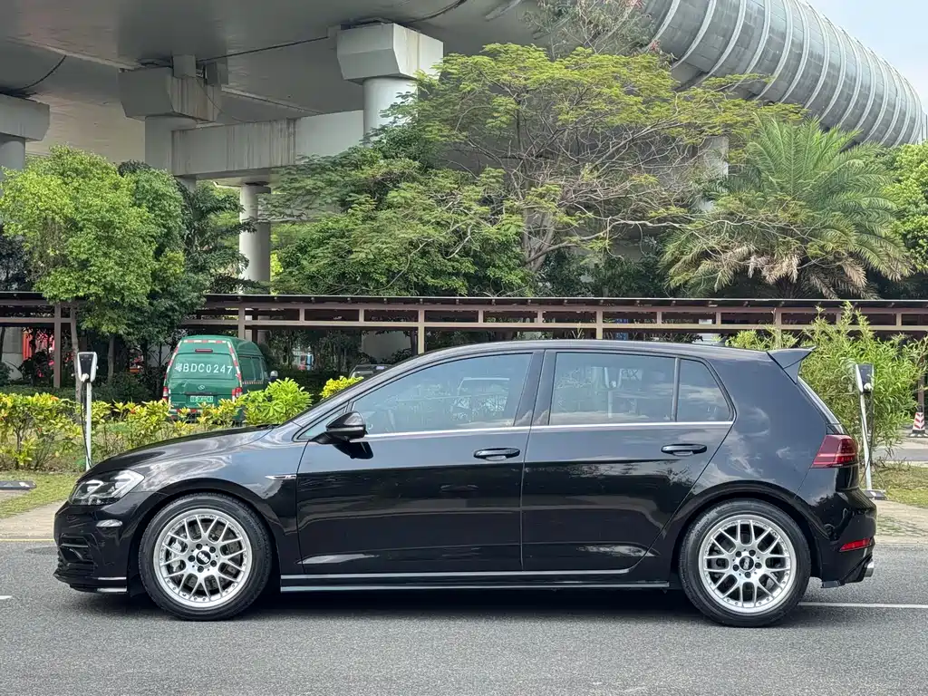 Golf 2020 Beloved Edition 280TSI DSG R-Line купить на сайте DeffCars