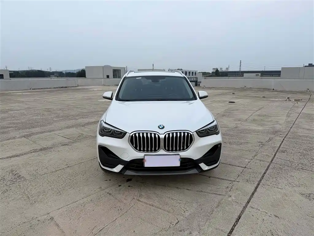 BMW X1 2022 sDrive25Li Leading Model купить на сайте DeffCars