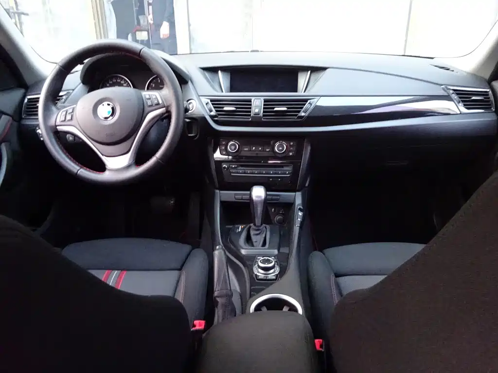 BMW X1 2013 sDrive18i Sports Design Package купить на сайте DeffCars