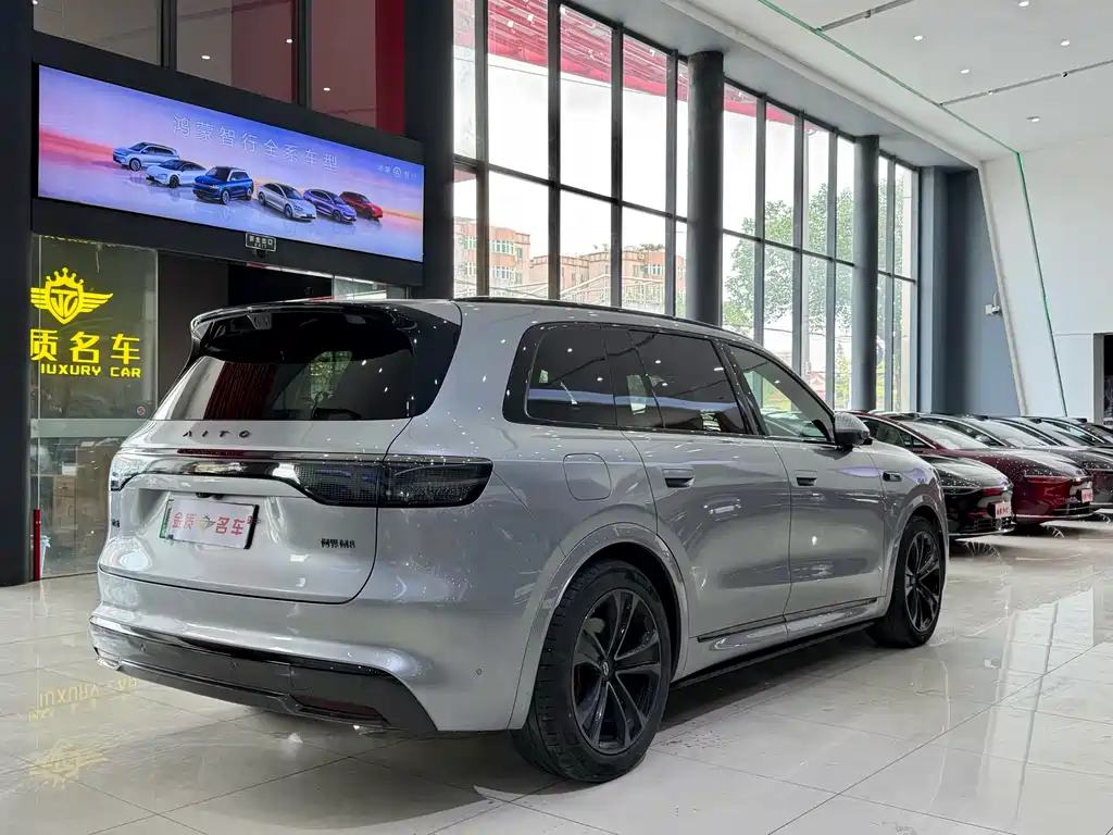 Wenjie M8 2025 extended range Ultra version 53.4kWh 5-seat version 192-line lidar) купить на сайте DeffCars