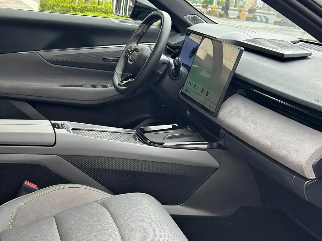 Lynk & Co 08 EM-P 2025 model 120km long battery life Pro купить на сайте DeffCars