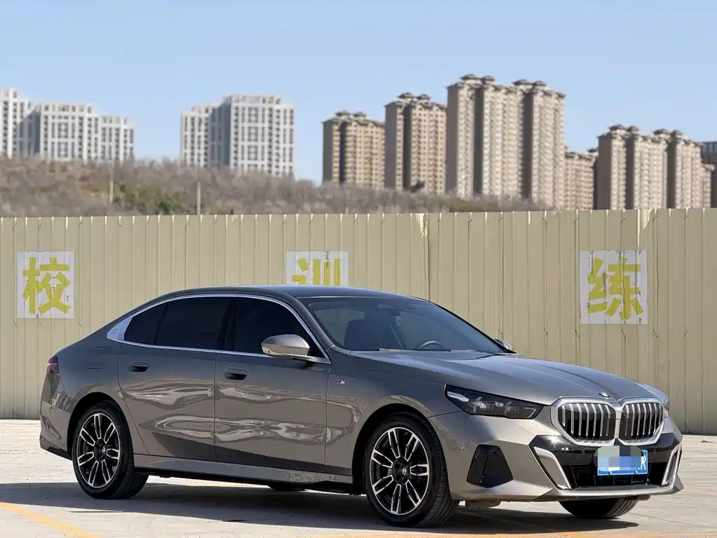 BMW 5 Series 2024 530Li Leading M Sports Package купить на сайте DeffCars