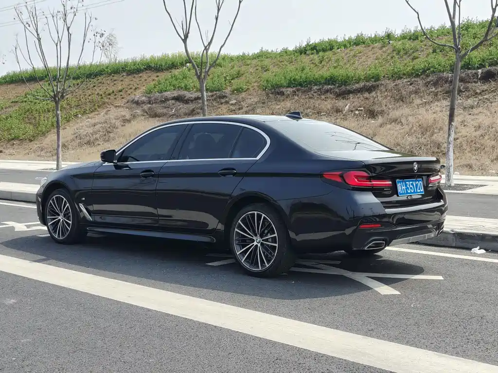 BMW 5 Series 2023 530Li Leading M Sports Package купить на сайте DeffCars