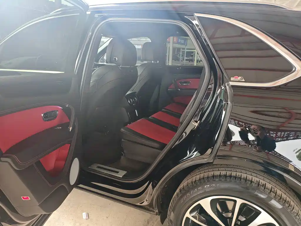 Bentayga 2018 4.0T V8 купить на сайте DeffCars