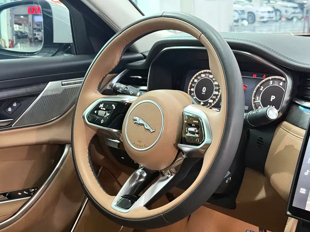 Jaguar XFL 2025 2.0T P250 two-wheel drive exclusive luxury version купить на сайте DeffCars