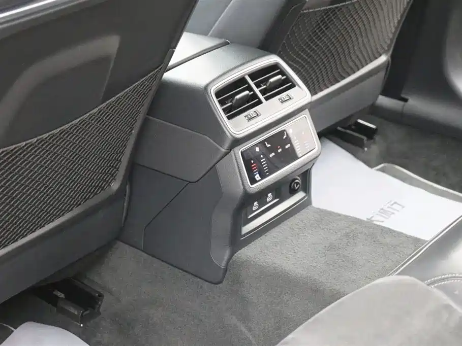Audi A7L 2024 45TFSI S-line Dream Building Liquid Crystal Package купить на сайте DeffCars