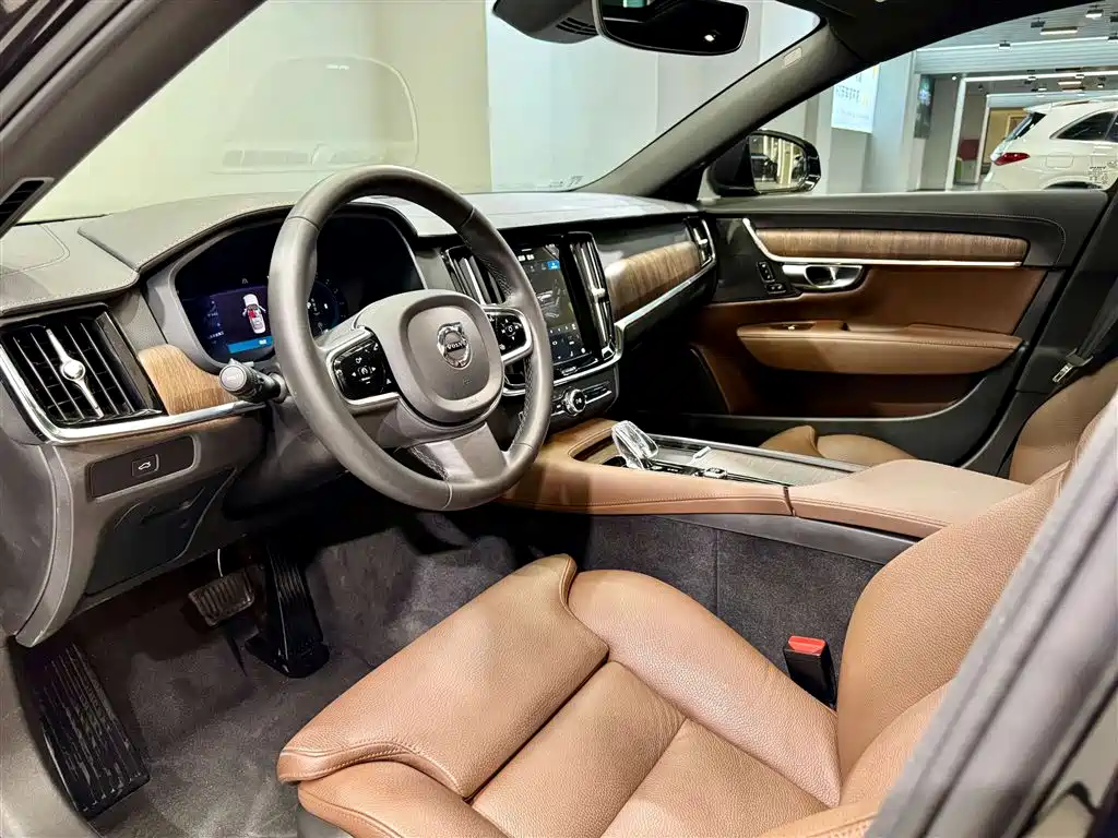 Volvo S90 2024 B5 Zhiyuan Luxury Edition купить на сайте DeffCars