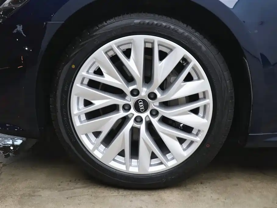 Audi A7L 2024 45TFSI S-line Dream Building Liquid Crystal Package купить на сайте DeffCars