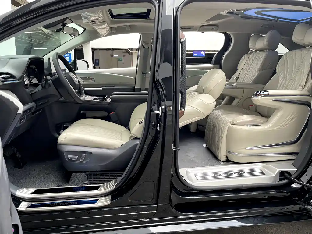 SIENNA 2026 2.5L dual-engine two-wheel drive comfort version купить на сайте DeffCars