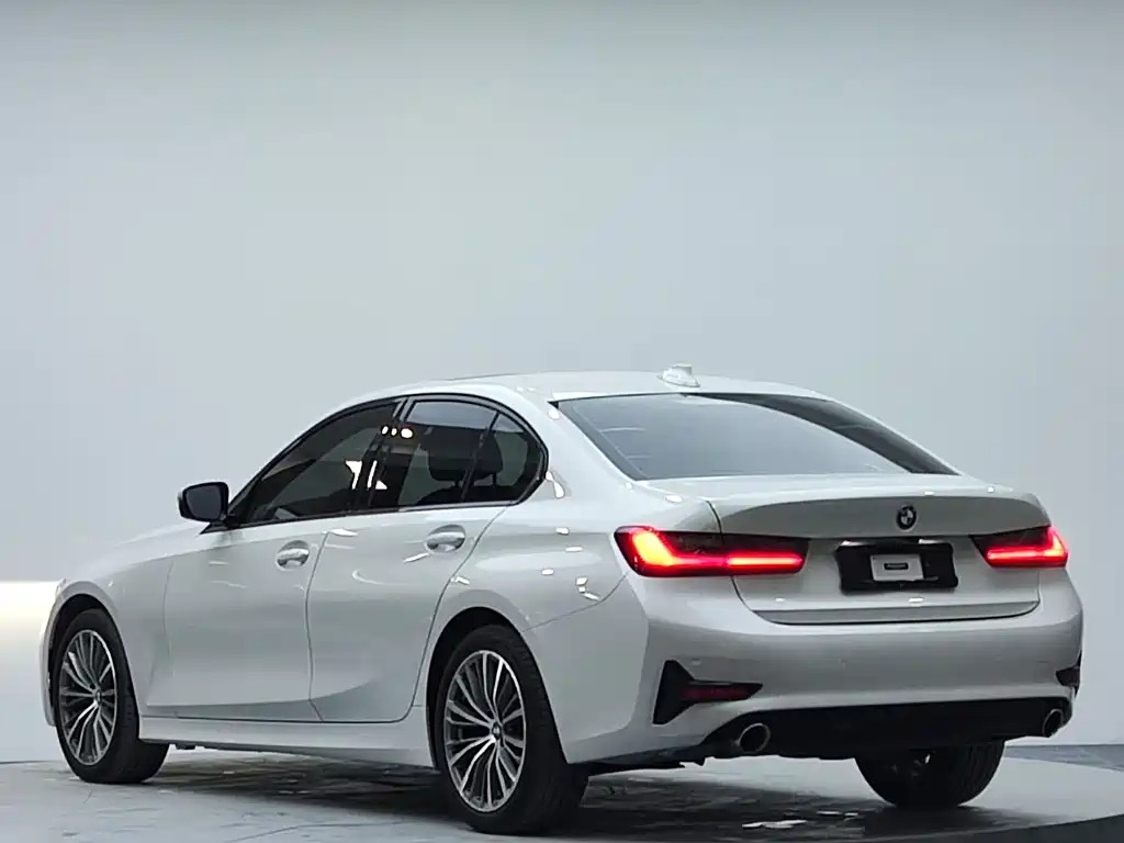 BMW 3 Series 2022 320i Sports Package купить на сайте DeffCars