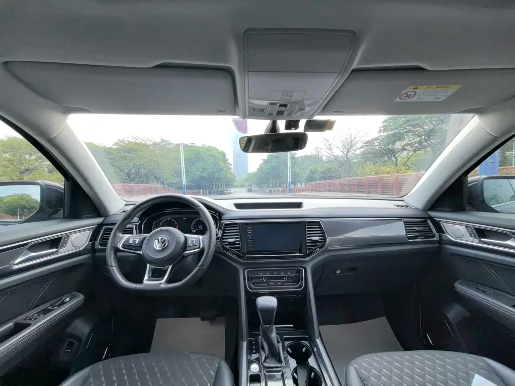 Touron 2020 Touron X 330TSI two-wheel drive luxury version купить на сайте DeffCars