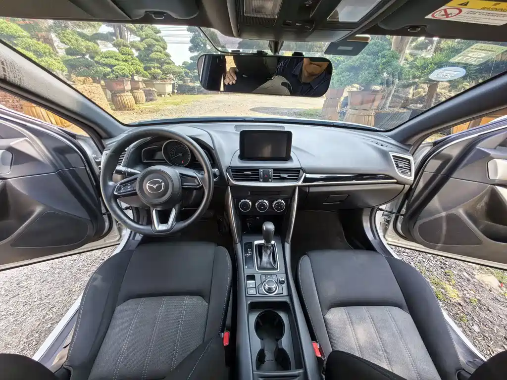 Mazda CX-4 2018 2.0L automatic two-wheel drive Blue Sky Vibrant Edition National V купить на сайте DeffCars