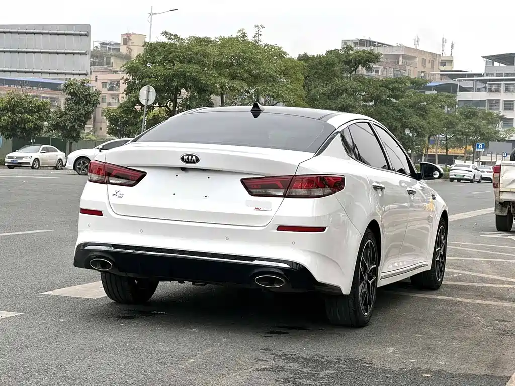 Kia K5 2019 Pro 2.0L Automatic Deluxe Edition National VI купить на сайте DeffCars