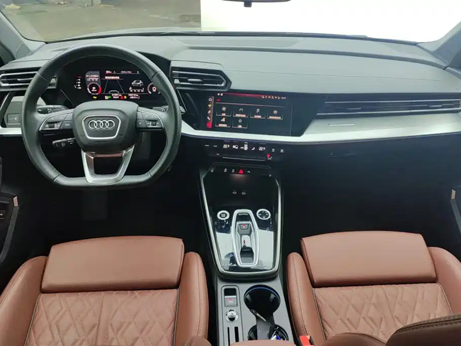 Audi A3 2025 A3L Limousine 35TFSI Flying Spur Exclusive купить на сайте DeffCars