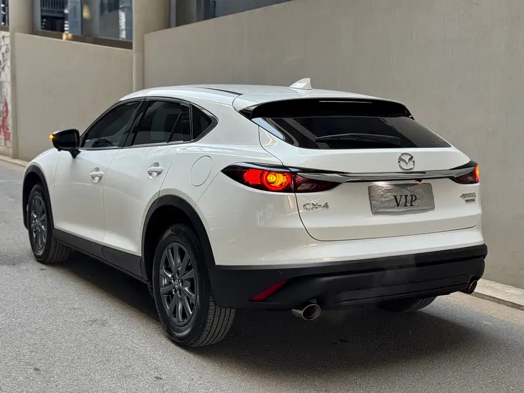 Mazda CX-4 2021 2.0L automatic two-wheel drive Blue Sky Vitality Edition купить на сайте DeffCars