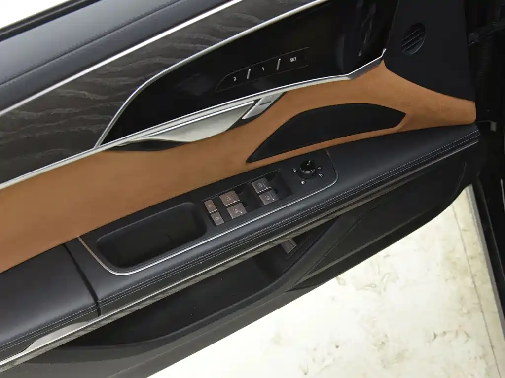 Audi A8 2024 A8L 50 TFSI quattro Premium Selection купить на сайте DeffCars