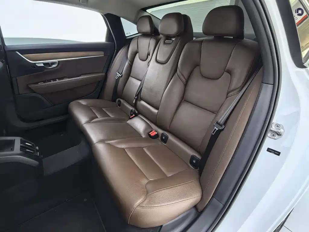 Volvo S90 2020 T5 Zhiyi Luxury Edition купить на сайте DeffCars