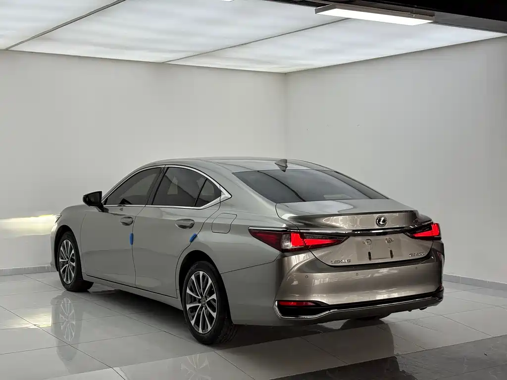 Lexus ES 2023 200 Excellence Edition купить на сайте DeffCars