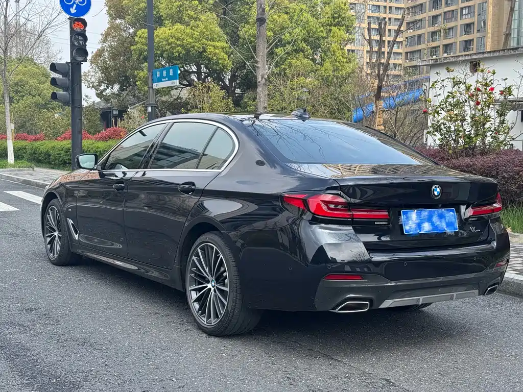 BMW 5 Series 2022 530Li Leading M Sports Package купить на сайте DeffCars