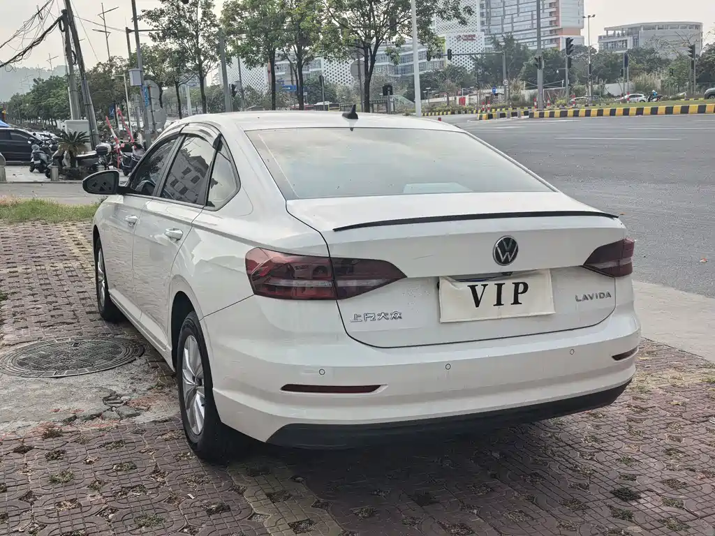 Lavida 2022 1.5L automatic fashion version купить на сайте DeffCars