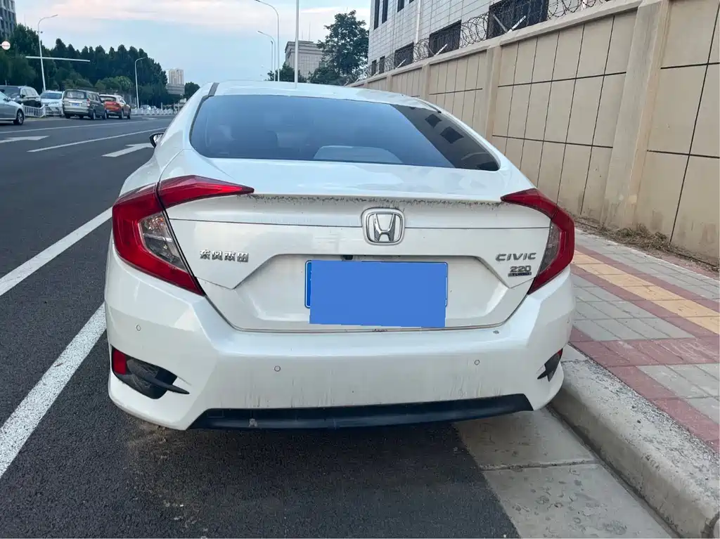 Civic 2019 220TURBO CVT Dynamic Edition National V купить на сайте DeffCars