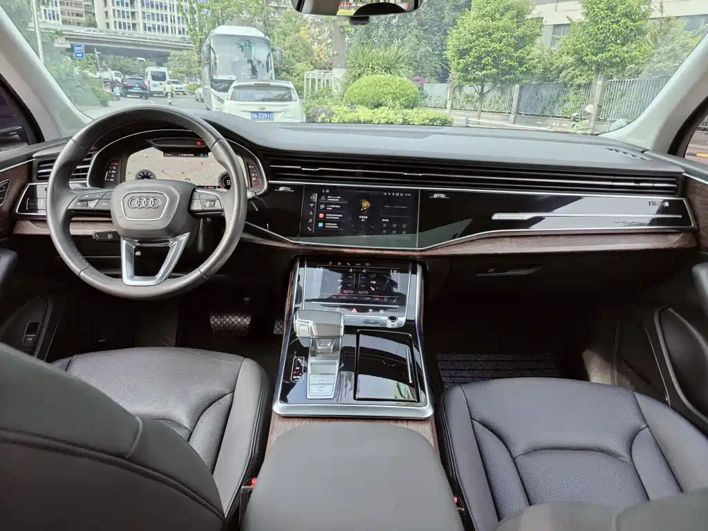 Audi Q7 2022 55 TFSI quattro S line sports купить на сайте DeffCars