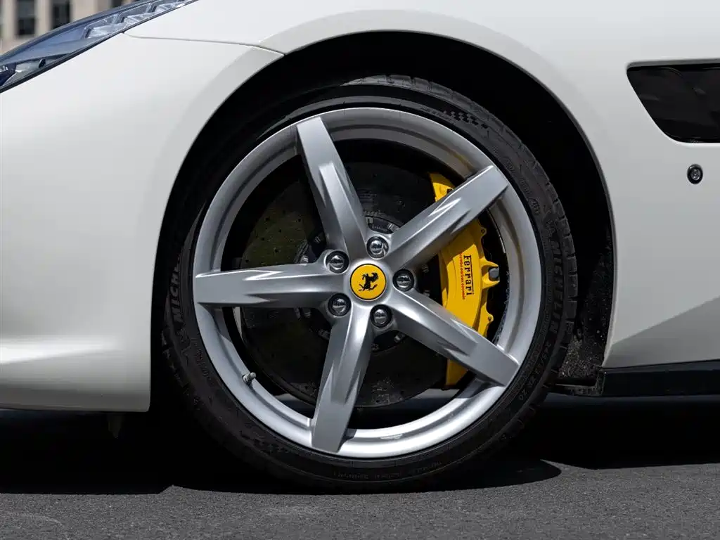 GTC4Lusso 2017 3.9T V8 купить на сайте DeffCars