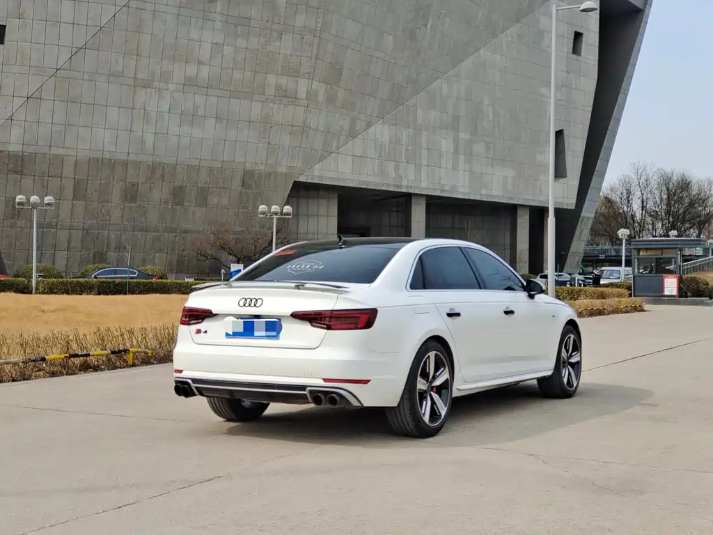 Audi A4L 2018 30th Anniversary Model 40 TFSI Enterprising купить на сайте DeffCars