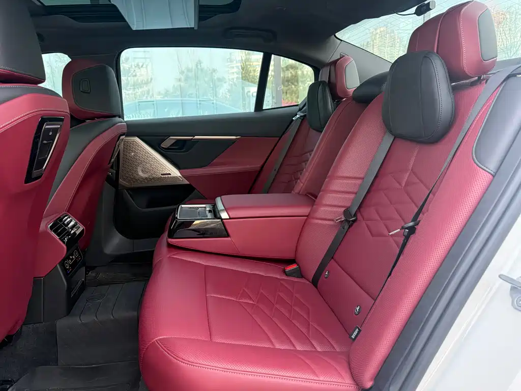 BMW 5 Series 2025 530Li Exclusive M Sports Package купить на сайте DeffCars