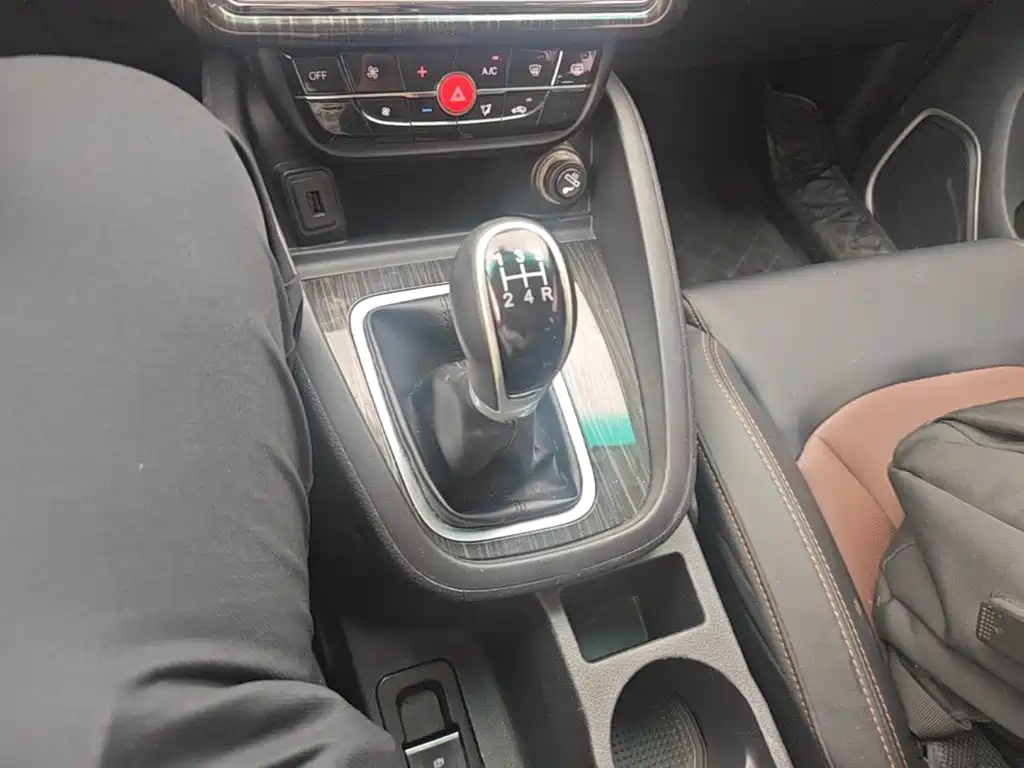 SWM X7 2020 2.0L manual comfort version 7 seats купить на сайте DeffCars