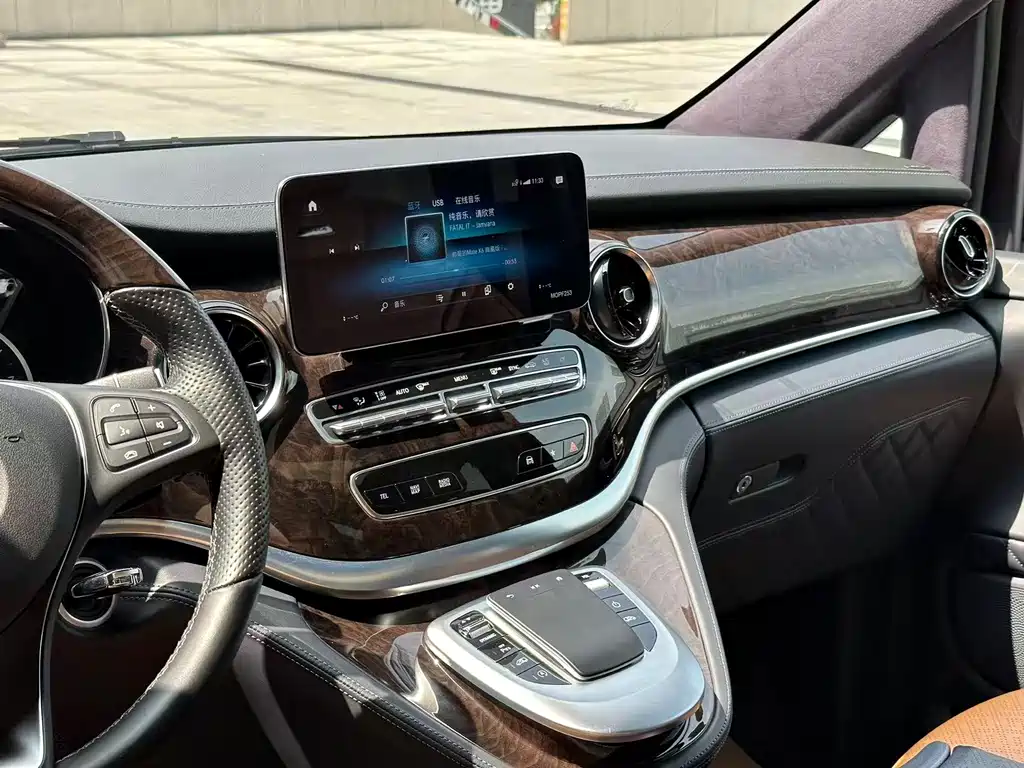 Mercedes-Benz V-Class 2021 V 260 L Long Wheelbase Premium Edition купить на сайте DeffCars
