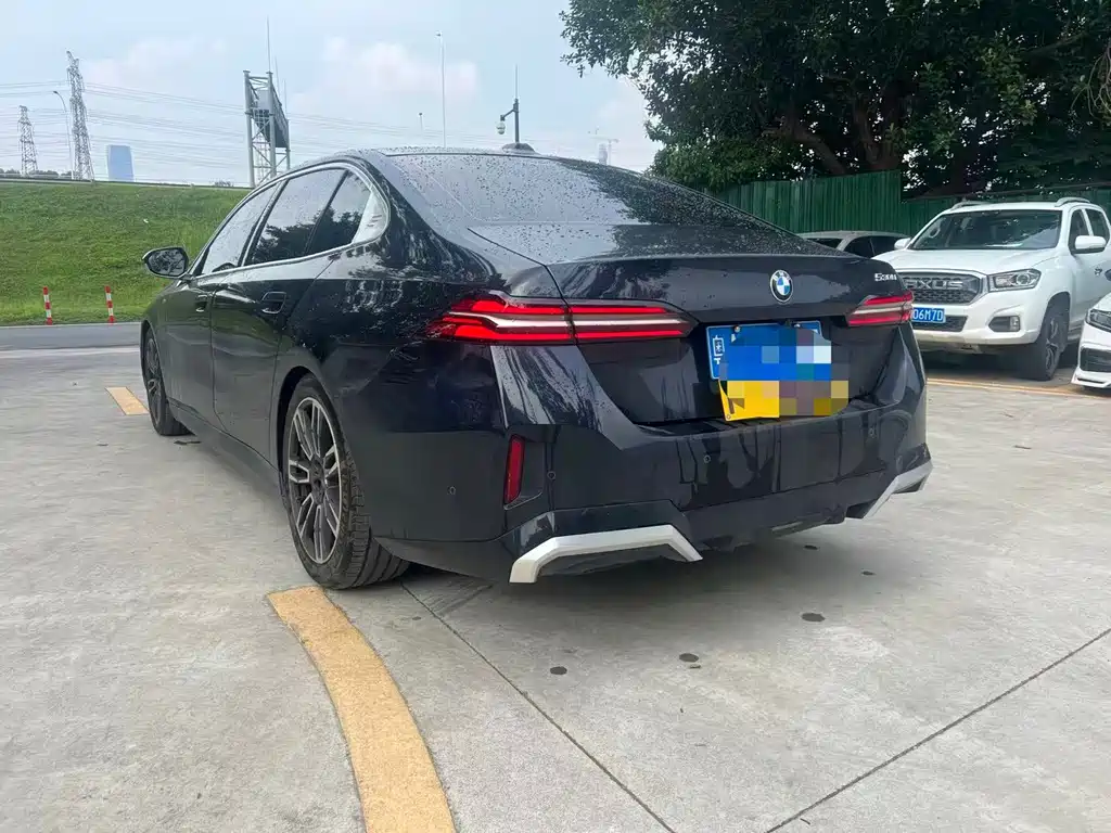 BMW 5 Series 2025 530Li Leading M Sports Package купить на сайте DeffCars