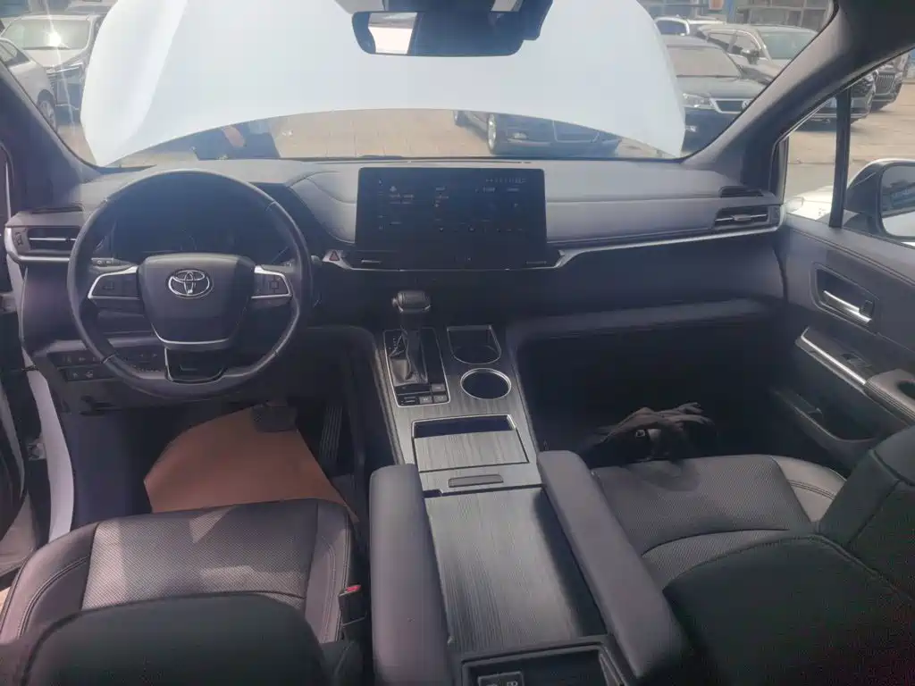 SIENNA 2023 2.5L Hybrid Premium Edition купить на сайте DeffCars