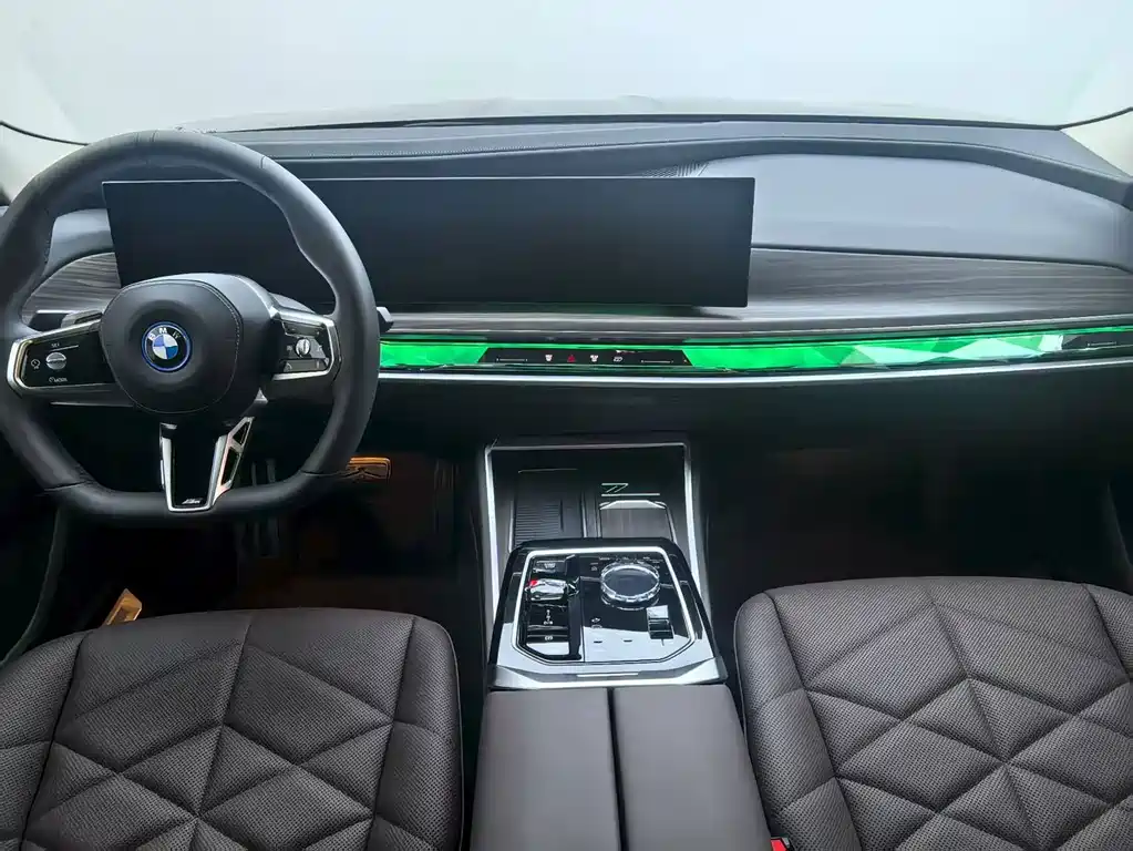 BMW i7 2023 eDrive50L Leading M Sport Kit купить на сайте DeffCars