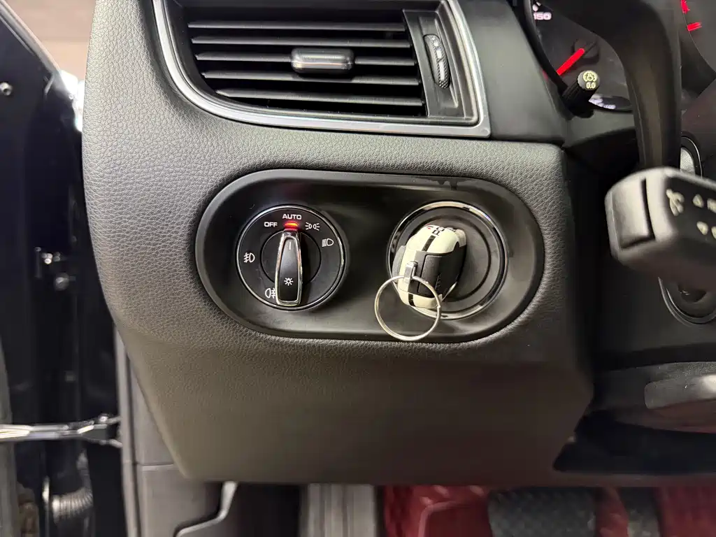 Macan 2017 Macan 2.0T купить на сайте DeffCars