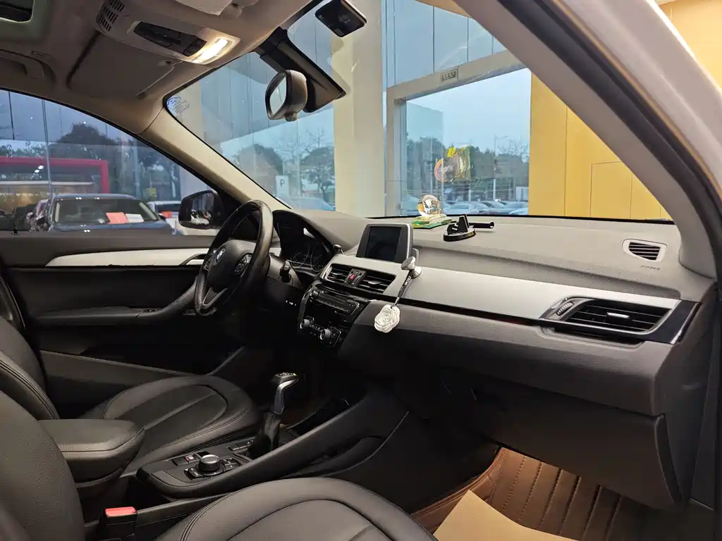 BMW X1 2016 sDrive18Li Exclusive Model купить на сайте DeffCars