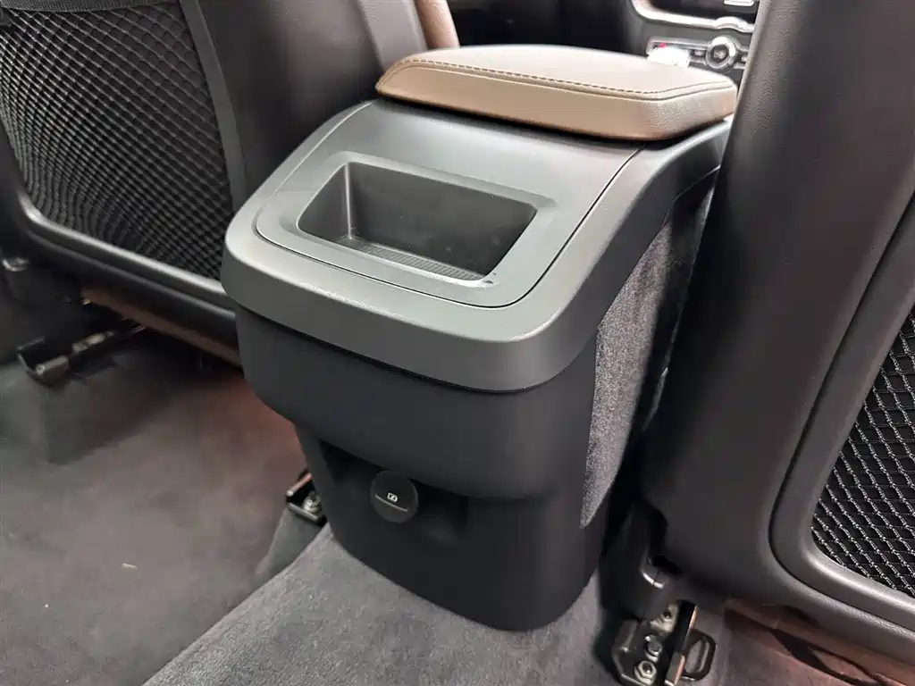 Volvo XC60 2025 B5 four-wheel drive Zhiyuan luxury version купить на сайте DeffCars