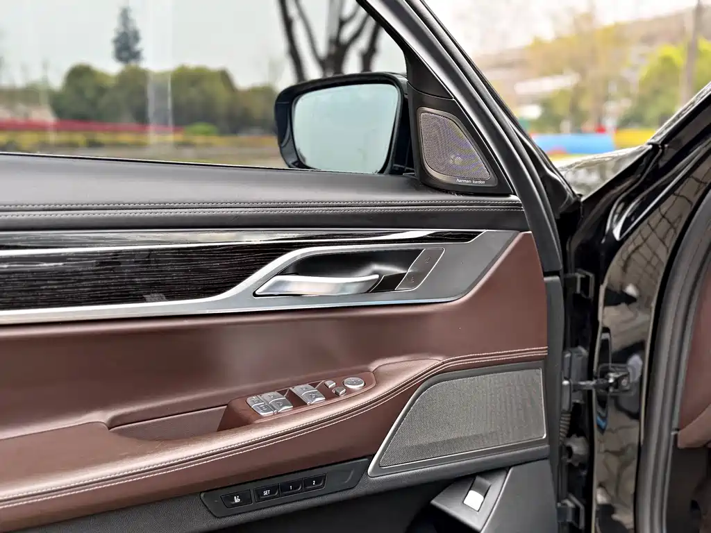 BMW 7 Series 2021 730Li M Sports Package купить на сайте DeffCars