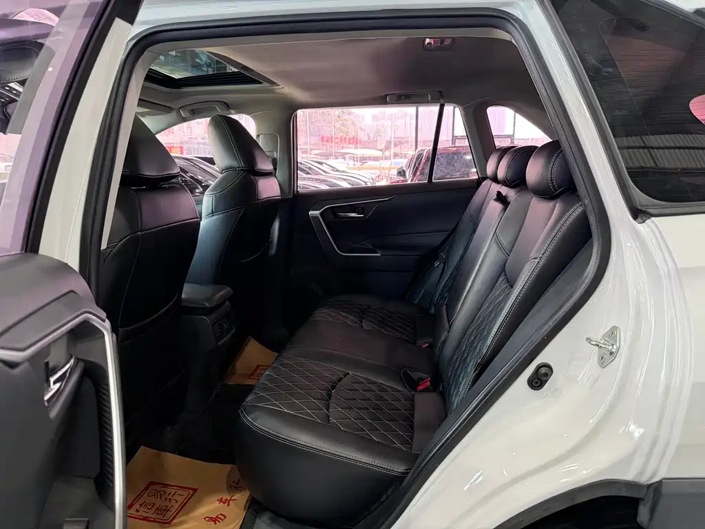 RAV4 Rongfang 2021 2.0L CVT two-wheel drive fashion version купить на сайте DeffCars
